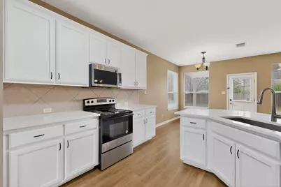 322 Lone Star Boulevard, Hutto, TX 78634 - Photo 10