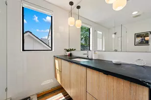1114 E 3rd St, Austin, TX 78702 - Photo 24