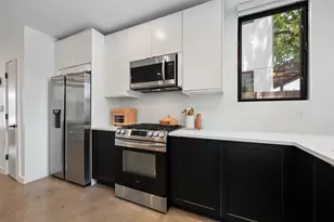 1114 E 3rd St, Austin, TX 78702 - Photo 8