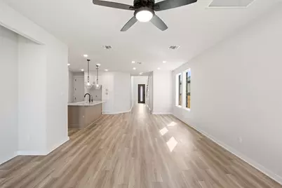 260 Bloomington Loop, Hutto, TX 78634 - Photo 4