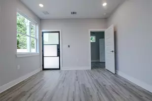 1042 Rosemont St, Austin, TX 78723 - Photo 4