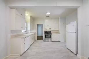 1907 W 37th St, Austin, TX 78731 - Photo 8