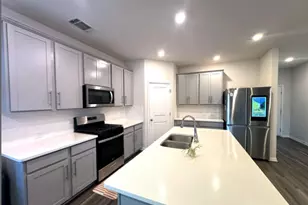 929 Main St, Hutto, TX 78634 - Photo 2