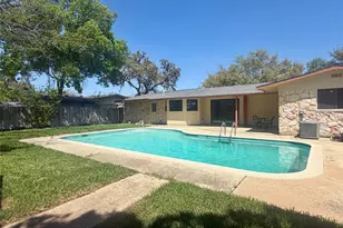 141 Oaklane Dr, Universal City, TX 78148 - Photo 2