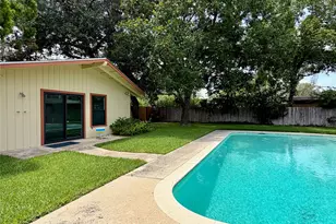 141 Oaklane Dr, Universal City, TX 78148 - Photo 2