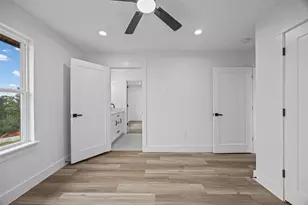 142 Mahalo Ct, Bastrop, TX 78602 - Photo 14