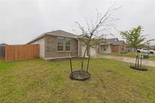 108 Pumpkin Dr, Hutto, TX 78634 - Photo 8