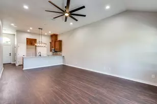 301 Navarro Wy, Seguin, TX 78155 - Photo 12