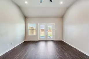 301 Navarro Wy, Seguin, TX 78155 - Photo 14