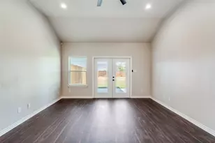 301 Navarro Wy, Seguin, TX 78155 - Photo 14