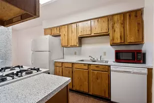 200 Concho St, Lockhart, TX 78644 - Photo 12