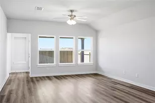 709 Red Wolf Dr, Jarrell, TX 76537 - Photo 10