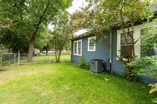 1111 McLain St, Taylor, TX 76574 - Photo 12