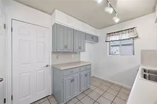 2204 N Celia Dr, Cedar Park, TX 78613 - Photo 10