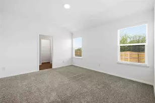 727 Gladiola Loop, Kyle, TX 78640 - Photo 4