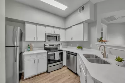 2320 Gracy Farms Lane #823, Austin, TX 78758 - Photo 2