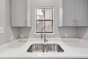 712 Graham Pl, Austin, TX 78705 - Photo 8