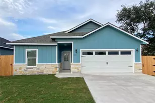982 S Navarro St, Giddings, TX 78942 - Photo 20