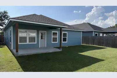 982 S Navarro Street, Giddings, TX 78942 - Photo 4