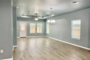 982 S Navarro St, Giddings, TX 78942 - Photo 6
