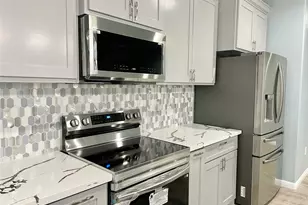 982 S Navarro St, Giddings, TX 78942 - Photo 4