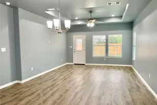 982 S Navarro St, Giddings, TX 78942 - Photo 10