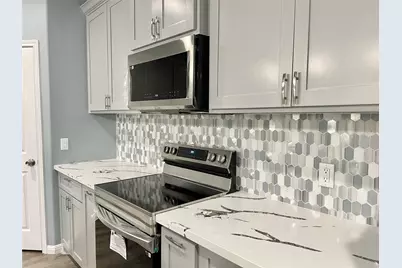 982 S Navarro Street, Giddings, TX 78942 - Photo 6