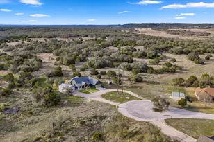109 Lavonna Fox Dr, Burnet, TX 78611 - Photo 4
