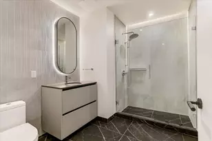 610 Davis St, Austin, TX 78701 - Photo 8