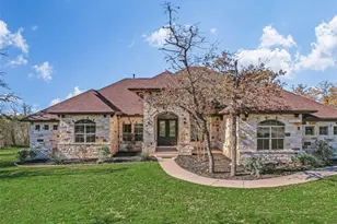 121 Wagon Gap Ct, Bastrop, TX 78602 - Photo 2