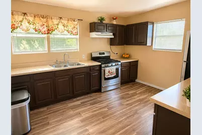 328 W Pietzsch Street, Bartlett, TX 76511 - Photo 4