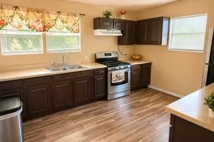 328 W Pietzsch St, Bartlett, TX 76511 - Photo 4
