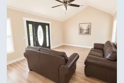 328 W Pietzsch Street, Bartlett, TX 76511 - Photo 2