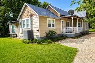328 W Pietzsch St, Bartlett, TX 76511 - Photo 6