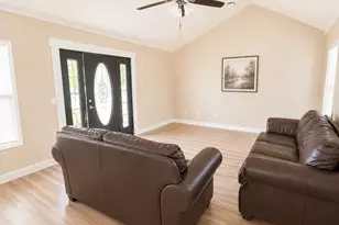 328 W Pietzsch St, Bartlett, TX 76511 - Photo 2