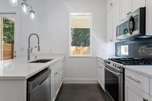 2504 E 6th St, Austin, TX 78702 - Photo 8