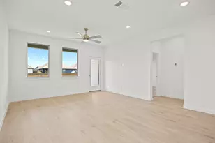 1008 Universal Dr, Hutto, TX 78634 - Photo 6