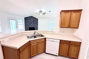 206 Sunshadow Dr, Lockhart, TX 78644 - Photo 8
