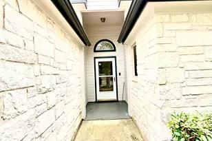 206 Sunshadow Dr, Lockhart, TX 78644 - Photo 2
