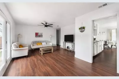 5700 Signal Point, Austin, TX 78724 - Photo 4