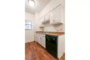 203 E 31st St, Austin, TX 78705 - Photo 12