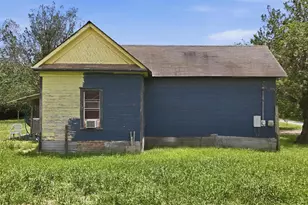 148 Brenham St, McDade, TX 78650 - Photo 36