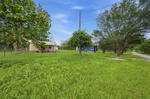 148 Brenham St, McDade, TX 78650 - Photo 16