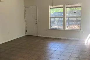 2911 E 13th St, Austin, TX 78702 - Photo 8