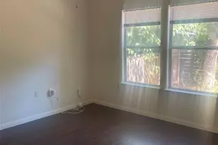 2911 E 13th St, Austin, TX 78702 - Photo 12