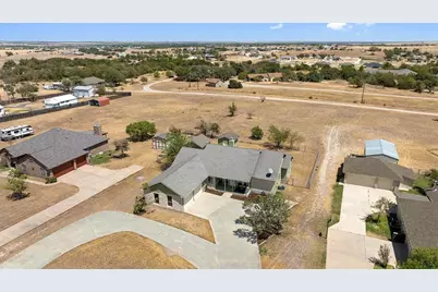 80 Family Circle, Hutto, TX 78634 - Photo 30