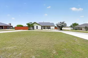 80 Family Cir, Hutto, TX 78634 - Photo 32