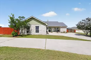 80 Family Cir, Hutto, TX 78634 - Photo 2