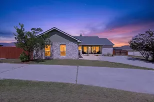 80 Family Cir, Hutto, TX 78634 - Photo 38