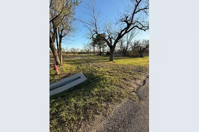 1304 E Cameron Avenue, Rockdale, TX 76567 - Photo 18